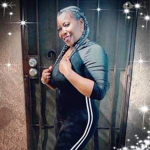 Meet your Posher, Dionne